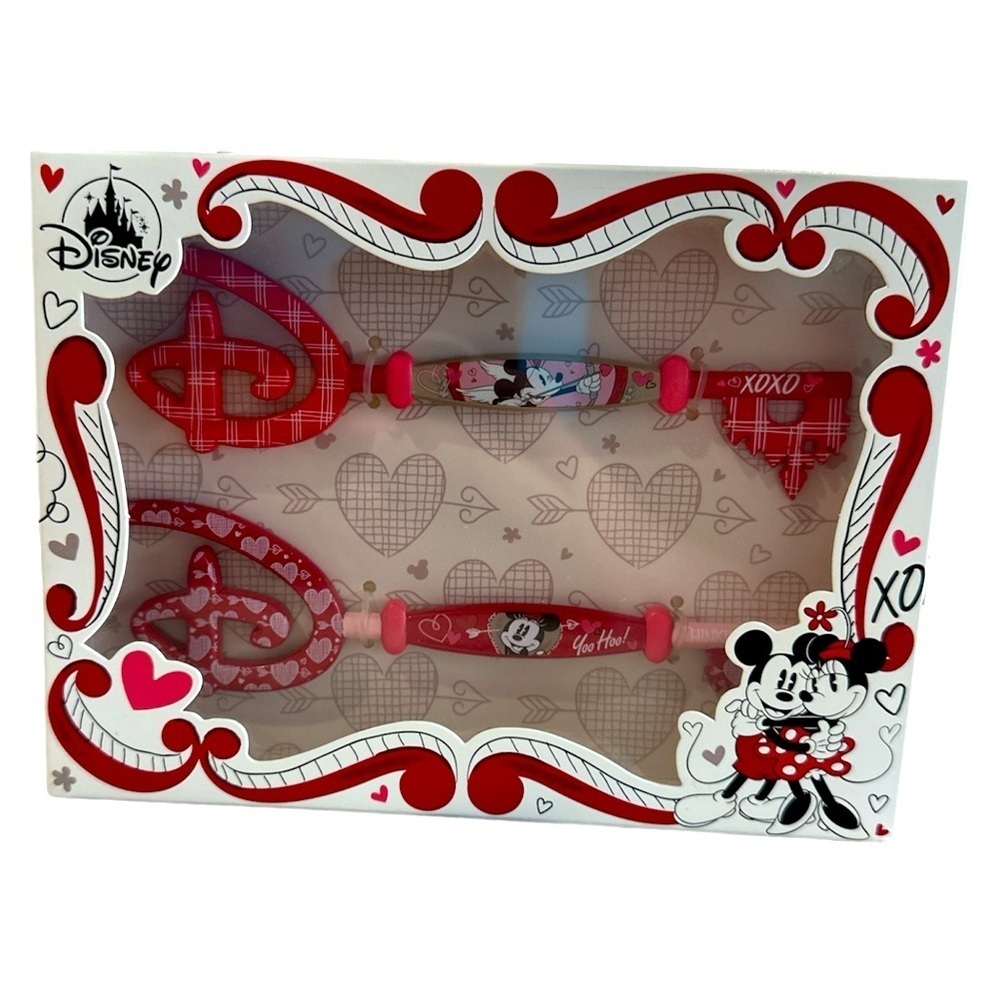 DISNEY 2022 VALENTINE MICKEY AND MINNIE XOXO COLLECTIBLE KEY SET NEW WITH BOX